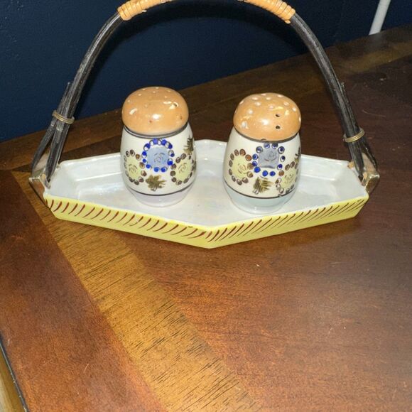 Vintage Salt and Pepper Shaker with Tray Made in Japan Hand Painted 2.5" Shakers - Picture 9 of 10